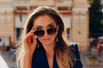 Картинка девушки -+лица +портреты шатенка очки взгляд