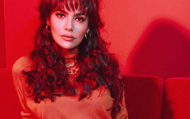 Обои картинки фото девушки, esha gupta, серьги