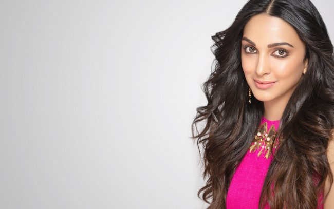 Обои картинки фото девушки, kiara advani, брюнетка