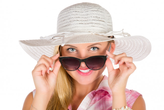 Обои картинки фото девушки, - блондинки,  светловолосые, блондинка, улыбка, очки, шляпа