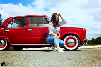 обоя девушка - girl, автомобили, -авто с девушками, девушка, женщина, брюнетка, темноволосая, сексуальная, модель, звезда, позирует, разная, обувь, верхняя, стильная, одежда, нижнее, эротическое, бельё, трусы, лифчик, колготки, чулки, аксессуары, макияж, и, множество, элементов, на, фотографии