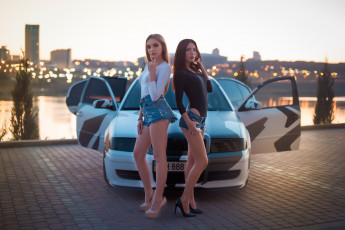 Картинка две+девушки+вместе автомобили -авто+с+девушками девушки женщины две вместе разные сексуальные модели звёзды позируют разная обувь верхняя стильная одежда нижнее эротическое бельё трусы лифчик аксессуары макияж колготки чулки и множество элементов на фотографии