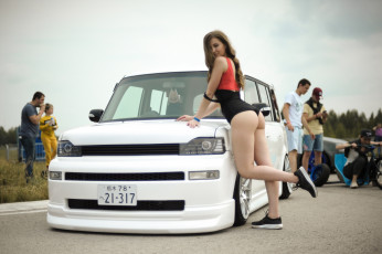 Картинка девушка+-+girl автомобили -авто+с+девушками девушка женщина шатенка темноволосая сексуальная модель звезда позирует разная обувь верхняя стильная одежда нижнее эротическое бельё трусы лифчик колготки чулки аксессуары макияж и множество элементов на фотографии