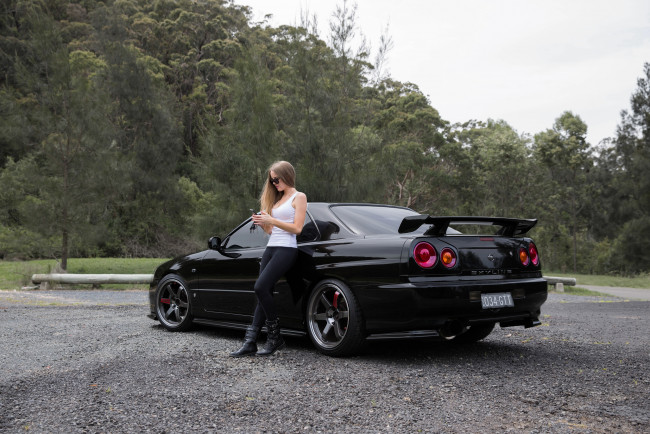 Обои картинки фото девушка - girl, автомобили, -авто с девушками, девушка, женщина, шатенка, темноволосая, сексуальная, модель, звезда, позирует, разная, обувь, верхняя, стильная, одежда, нижнее, эротическое, бельё, трусы, лифчик, колготки, чулки, аксессуары, макияж, и, множество, элементов, на, фотографии