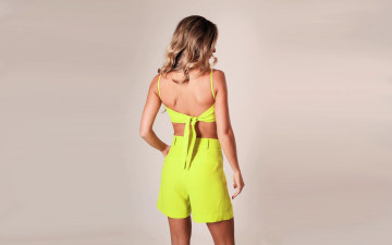 Картинка девушки tara+goddard блондинка топ шорты