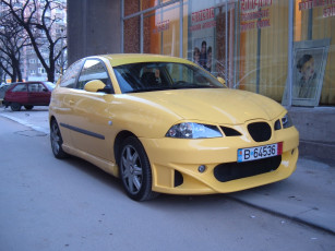 Картинка автомобили выставки уличные фото