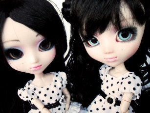 Картинка разное игрушки брюнетки двое куклы