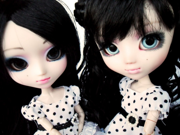 Обои картинки фото разное, игрушки, брюнетки, двое, куклы