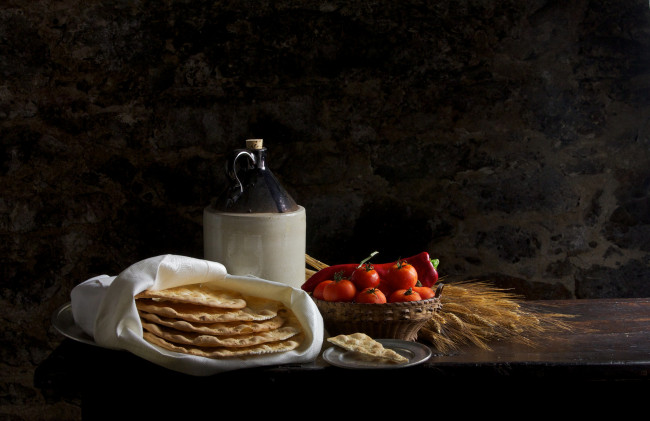 Обои картинки фото еда, натюрморт, блины, помидоры