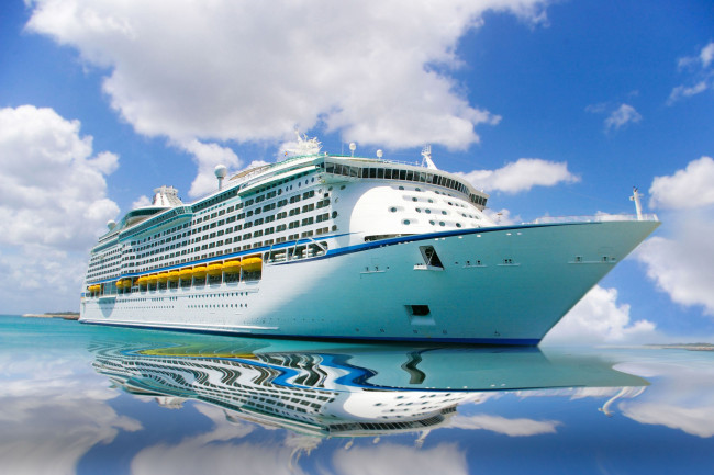 Обои картинки фото корабли, лайнеры, море, отражение, облака