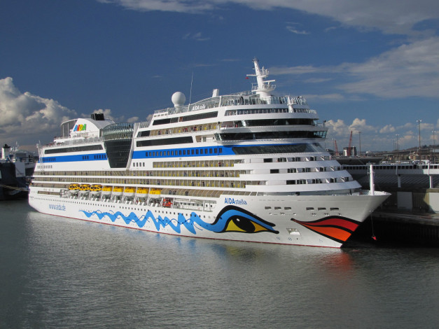 Обои картинки фото корабли, лайнеры, лайнер, море