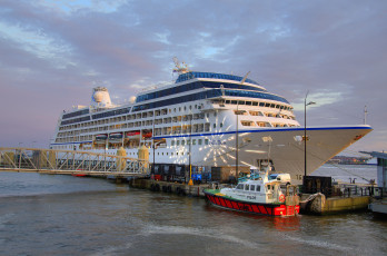 Картинка nautica+in+liverpool корабли лайнеры круиз причал лайнер океанский