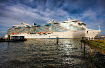 Картинка royal+princess корабли лайнеры океанский круиз причал лайнер