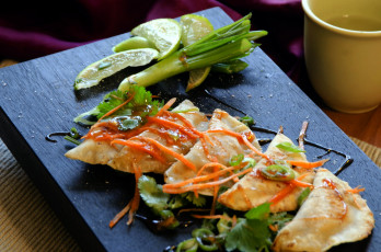 Картинка еда пельмени +манты +вареники лайм зелень