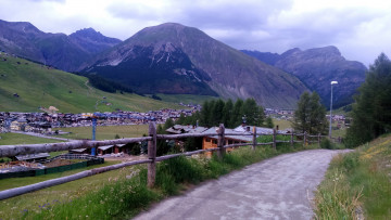 Картинка города -+панорамы горы дома дорога