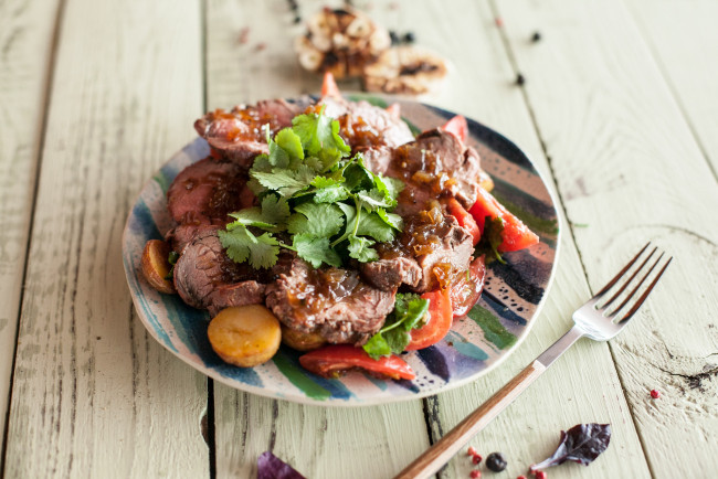 Обои картинки фото еда, мясные блюда, зелень, жареное, кусочки, мясо