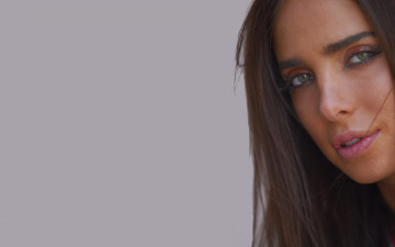 Картинка девушки sarai+givaty лицо шатенка взгляд