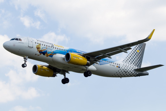 Обои картинки фото airbus a321-211, авиация, пассажирские самолёты, авиалайнер