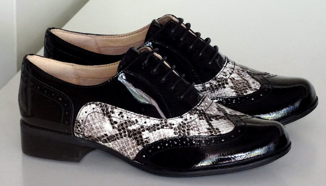 Обои картинки фото разное, одежда,  обувь,  текстиль,  экипировка, туфли