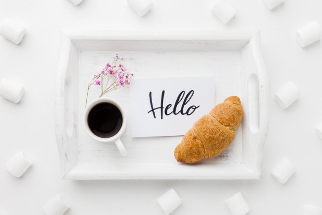 Обои картинки фото еда, кофе,  кофейные зёрна, круассан, надпись