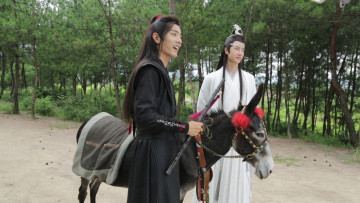 Картинка разное знаменитости ван ибо сяо чжань костюмы люди съемки ослик