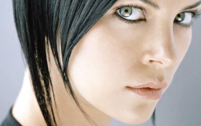 Обои картинки фото кино фильмы, aeon flux, эон, флакс, лицо