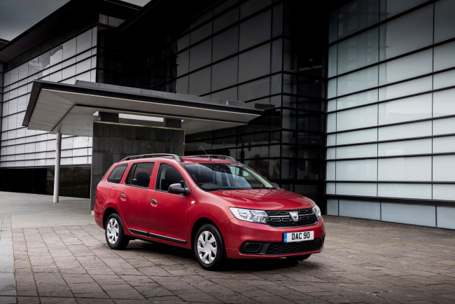 Обои картинки фото dacia logan mcv, автомобили, dacia, красный, здание