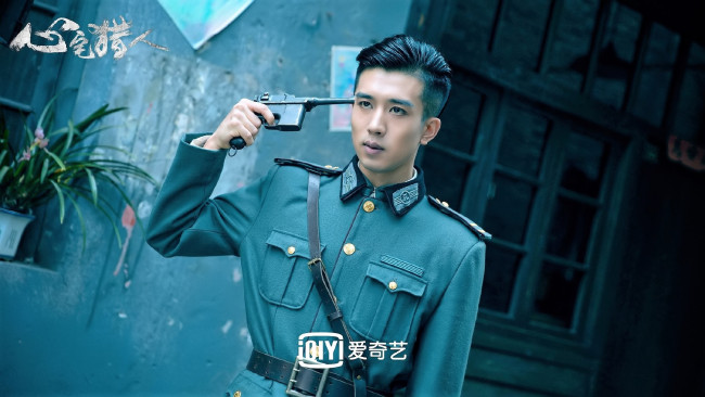 Обои картинки фото кино фильмы, psych-hunter, мужчина, форма, пистолет