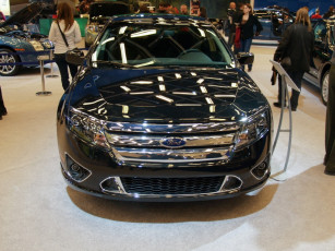 Картинка автомобили выставки уличные фото