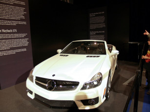 Картинка автомобили выставки уличные фото