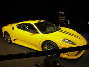 Картинка автомобили выставки уличные фото