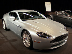 Картинка автомобили выставки уличные фото