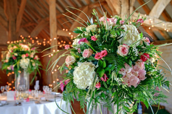 Картинка цветы букеты композиции гортензия розы эустома каллы папоротник