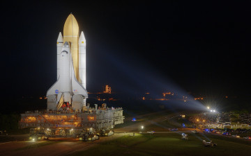 Картинка atlantis in spotlight космос космодромы стартовые площадки транспортировка шаттл атлантис