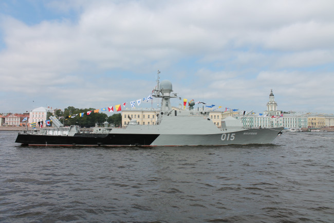 Обои картинки фото корабли, крейсеры, линкоры, эсминцы, парад, река