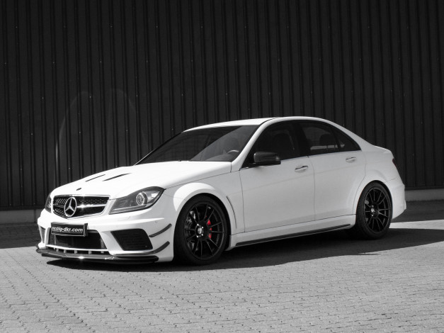 Обои картинки фото автомобили, mercedes-benz, светлый, 2014г, w204, amg, c63, mcchip-dkr