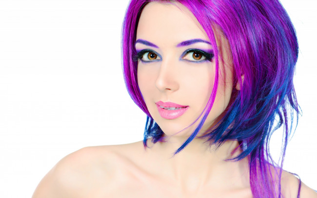 Обои картинки фото девушки, -unsort , лица,  портреты, модель, волосы, яркие, стрижка, взгляд, макияж, брови, плечи, фон