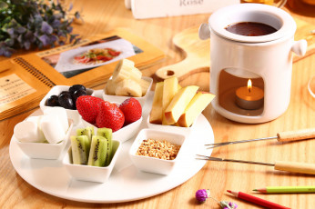 Картинка еда фрукты +ягоды виноград клубника фондю шоколад банан яблоко киви маршмеллоу