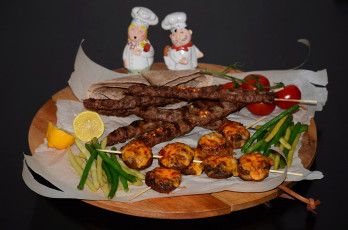 Картинка еда колбасные+изделия лимон томаты колбаски