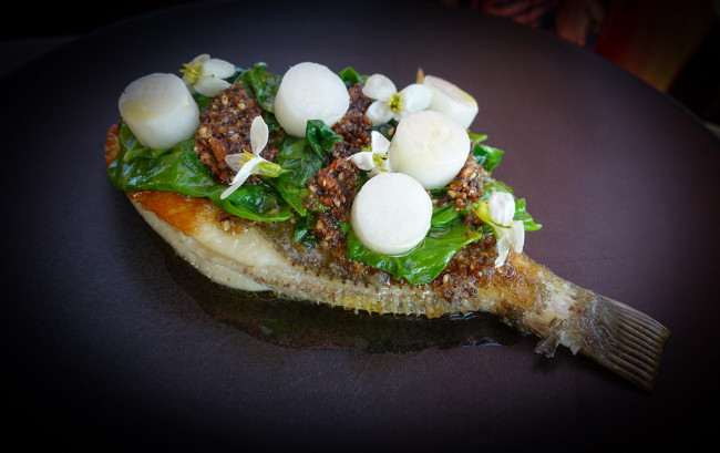 Обои картинки фото еда, рыба,  морепродукты,  суши,  роллы, приправа, жаренная