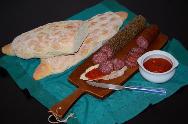 Обои картинки фото еда, колбасные изделия, паста, салями, лаваш