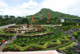 Картинка таиланд города -+памятники +скульптуры +арт-объекты постройки пальмы камни кустарники холм