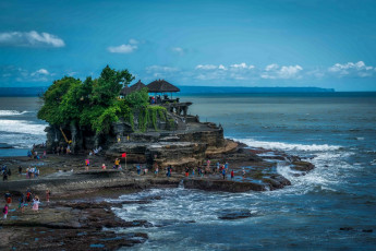 Картинка индонезия природа тропики ступени постройки деревья люди водоем