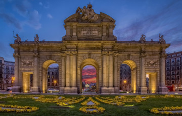 Картинка мадрид города мадрид+ испания здания цветы газон