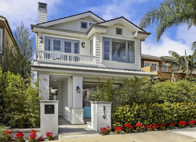 Обои картинки фото города, - здания,  дома, кустарники, цветы