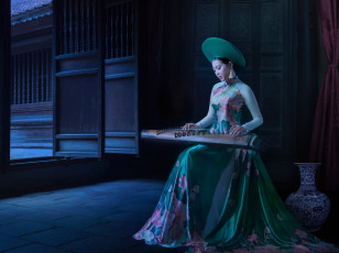 Картинка музыка -другое девушка поза стиль комната модель плитка игра обработка шляпа двери платье арт наряд азия ваза азиатка шторы сидит играет помещение музыкальный инструмент