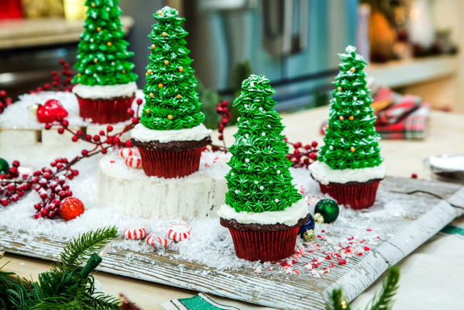 Обои картинки фото праздничные, угощения, кексы, елочки, капкейки