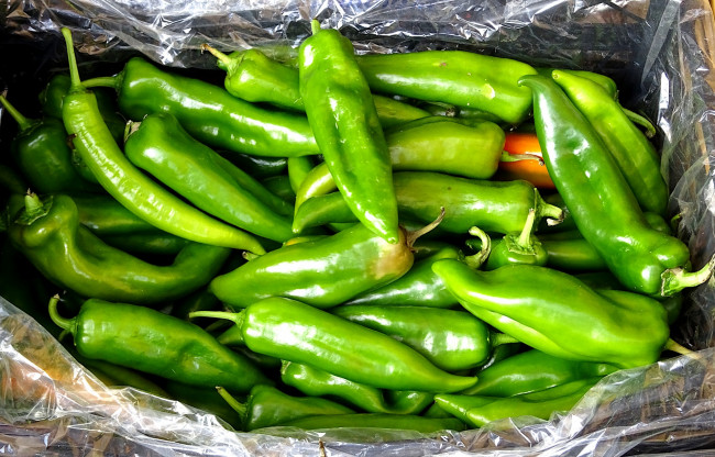 Обои картинки фото еда, перец, зеленый, стручки