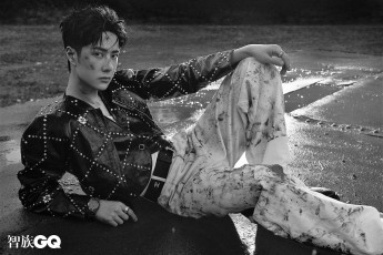 Картинка мужчины wang+yi+bo актер певец грязь лужи