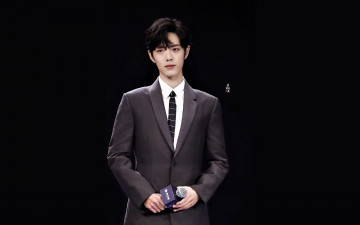 Картинка мужчины xiao+zhan паджак микрофон